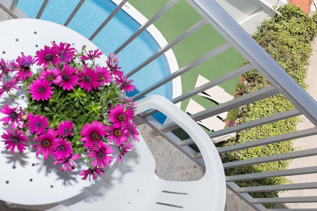 Apartamentos Sofia Эс-Кана Экстерьер фото